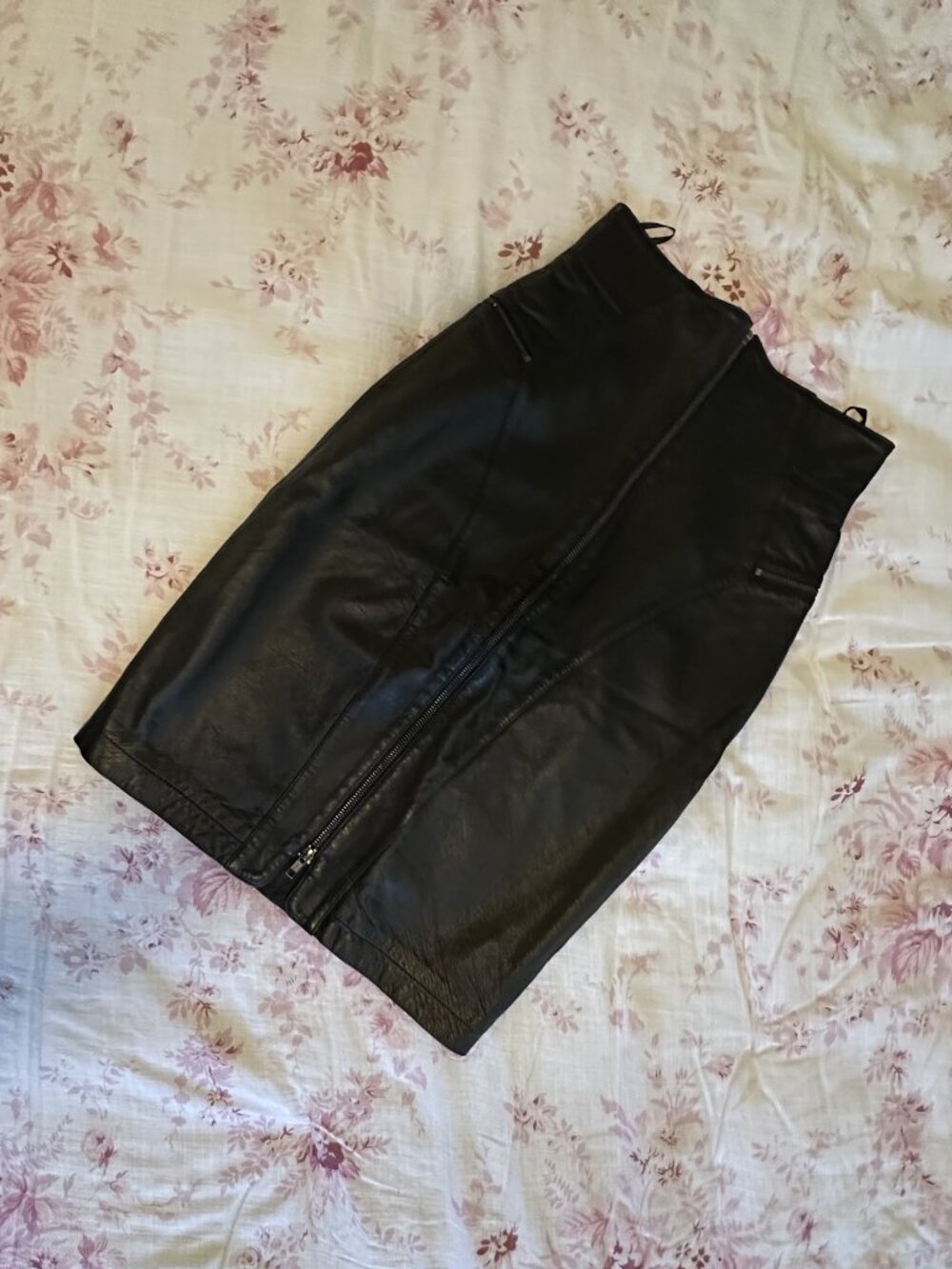 OLGAY GULSEN LEATHER PERFECT SHAPE SKIRT - SIZE SMALL